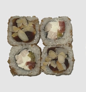 Ролл с курицей и миндалем