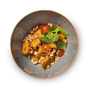 Хрустящие баклажаны с томатами черри и соус сладкий чили