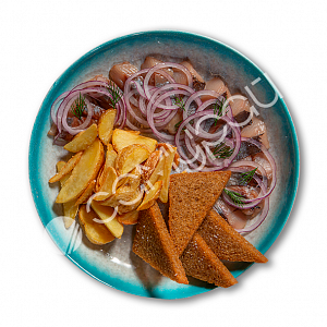 Слабосоленая сельдь с картофелем по деревенски и гренками